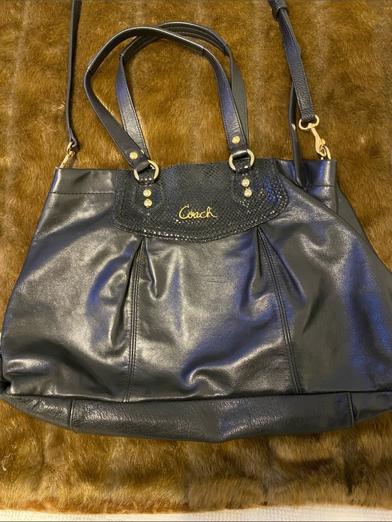 Coach Handbags - Coach Black Leather Shoulder Bag with Gold Hardware, minimal wear. Crossbody